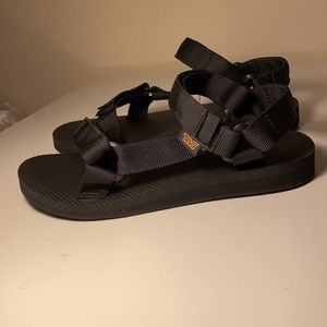 NEVER WORN TEVA ORIGINAL UNIVERSAL, BLACK SZ 7